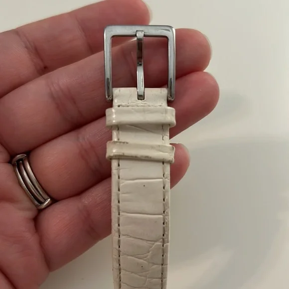 DKNY Watch - Picture 4 of 4